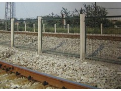公路隔離柵廠家專業加工生產各種規格的公路隔離柵-- 安平縣許捷絲網廠銷售部