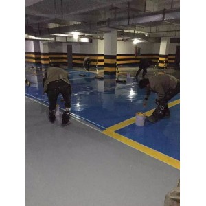 聊城中學微機室環(huán)氧樹脂地坪漆防塵無