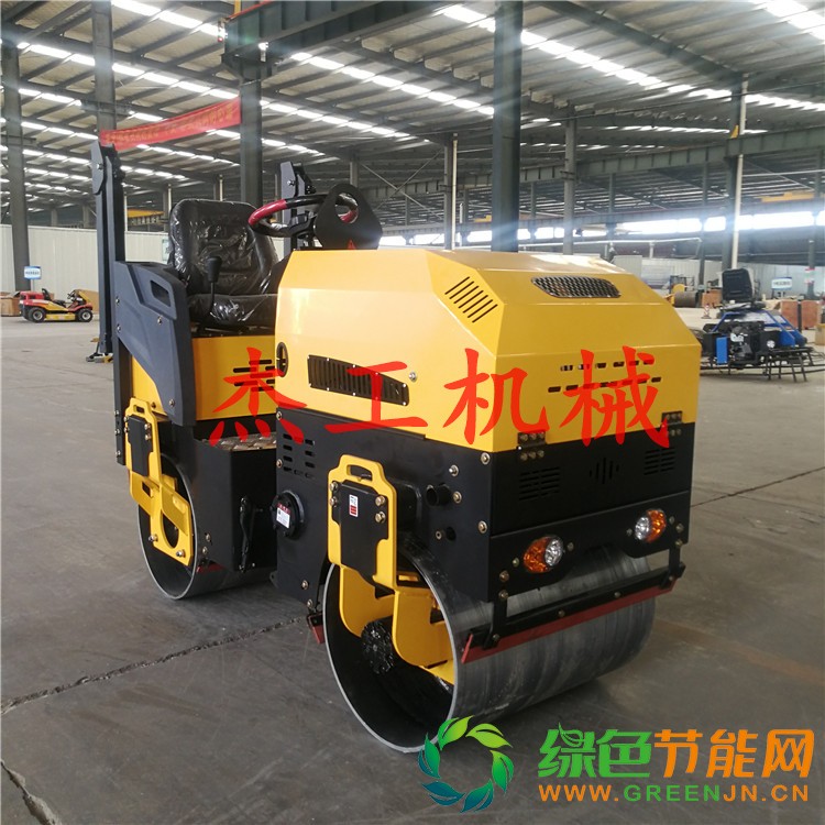 880型壓路機(jī)1
