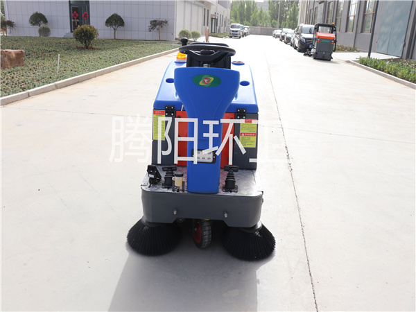 山東騰陽環(huán)衛(wèi)TY-1200型電動(dòng)駕駛式掃地車-- 山東騰陽環(huán)衛(wèi)設(shè)備有限公司