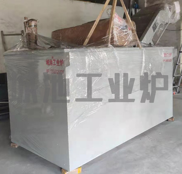 網(wǎng)帶提升淬火槽,連續(xù)淬火槽,提升淬火槽,輸送帶淬火槽-- 廬江縣城池工業(yè)爐廠
